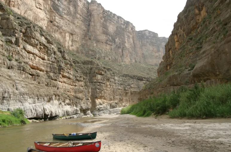 Canoes in the Santa Elena Canyon in the Rio Grande